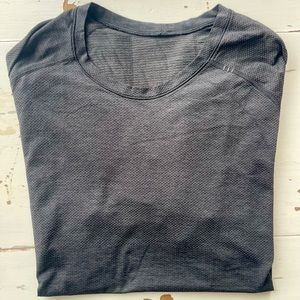 MEN’S LULULEMON TRAINER T SHIRT- Size Large